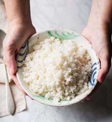 Arroz branco no vapor