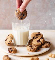 Arašídové cookies s cizrnou a čokoládou