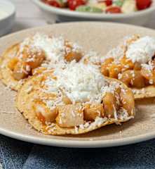 Tinga de pescado y ensalada de calabacitas