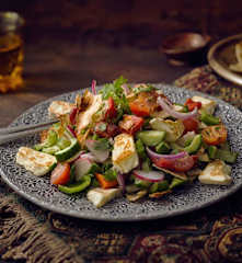 Fattoush met huisgemaakte, gegrilde halloumi