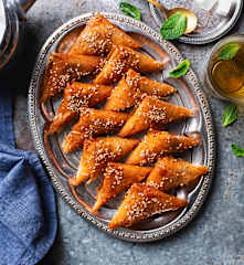 Briouats de almendra con miel y sésamo