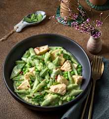 Erbsen-Scherennudeln in Zitronen-Lachs-Sauce