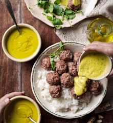 Crema de verduras y albóndigas con arroz