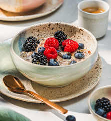 Low-Carb Porridge mit Beeren