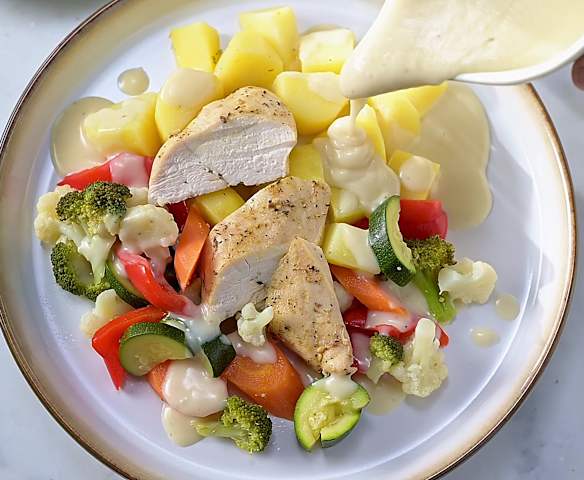 Kartoffeln mit buntem Gemüse und Käsesauce - Cookidoo® – la plateforme ...