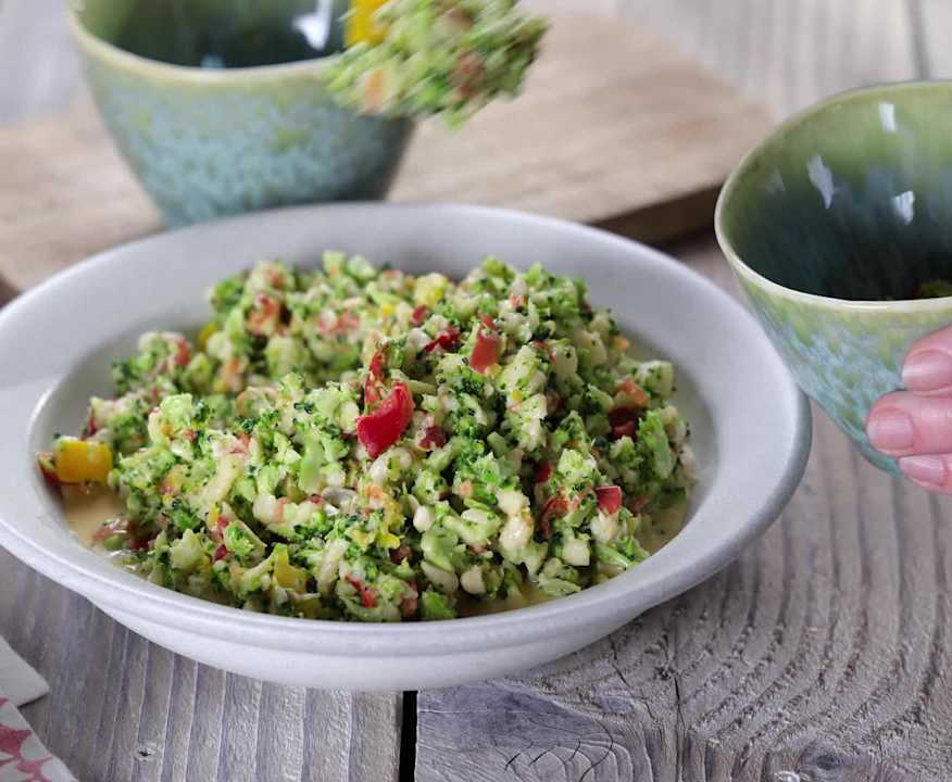 Brokkolisalat mit Pinienkernen - Cookidoo® – the official Thermomix ... Brokkolisalat mit Pinienkernen - Cookidoo® – the official Thermomix ...