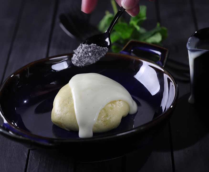 Mini-Germknödel mit Pflaumenmus, Mohnzucker und Vanillesauce - Cookidoo ...