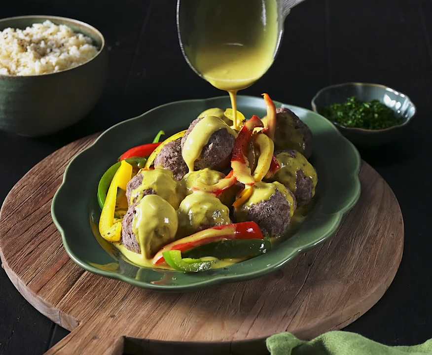 Hackbällchen mit Reis, Paprika und Currysauce - Cookidoo® – das ...