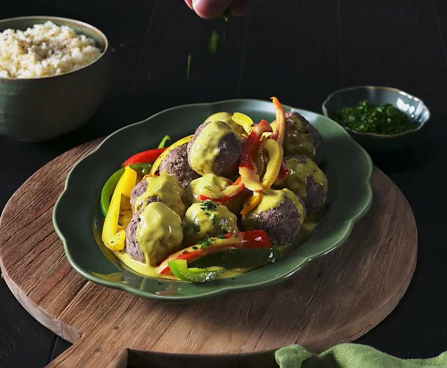 Hackbällchen mit Reis, Paprika und Currysauce - Cookidoo® – the ...